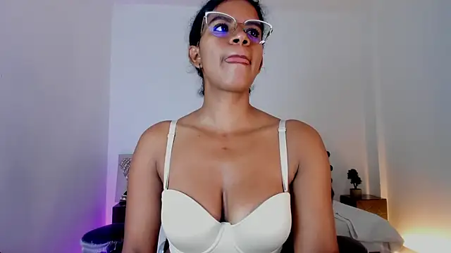 Snapshot of Ellie_Alves chatting on March 18, 2025, 1:23 pm Ellie Alves online show from March 18, 2025, 1:23 pm