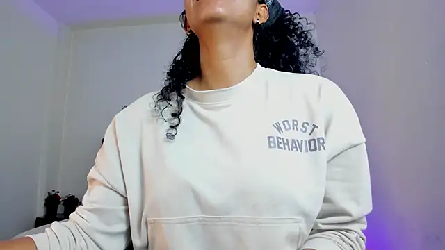 Snapshot of Ellie_Alves chatting on October 8, 2025, 1:56 pm Ellie Alves online show from October 8, 2025, 1:56 pm