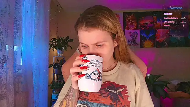 Snapshot of GoodWitch_ chatting on November 5, 2025, 10:07 am GoodWitch online show from November 5, 2025, 10:07 am