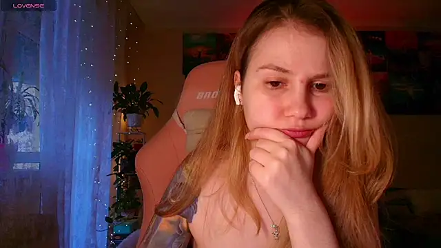 Snapshot of GoodWitch_ chatting on October 15, 2025, 7:27 am GoodWitch online show from October 15, 2025, 7:27 am