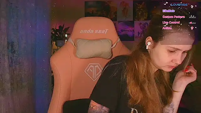 Snapshot of GoodWitch_ chatting on November 16, 2025, 7:46 am GoodWitch online show from November 16, 2025, 7:46 am