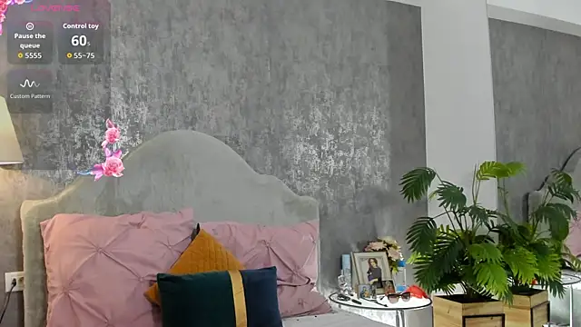 LisaCroft online show from May 11, 2026, 7:21 am