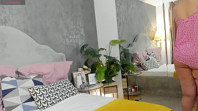 LisaCroft online show from March 25, 2026, 6:57 am