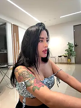 Snapshot of CATALINA_RESTREPO chatting on October 6, 2025, 1:18 am CATALINA RESTREPO online show from October 6, 2025, 1:18 am