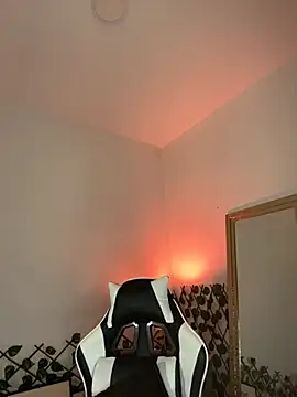 Fancyxlove online show from September 23, 2025, 1:40 pm