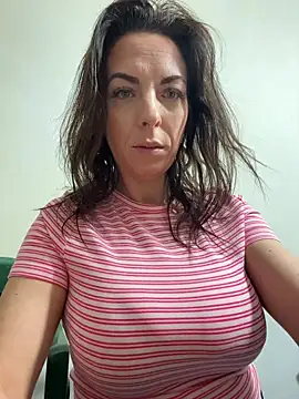 Snapshot of Almmaxxxx chatting on October 27, 2025, 4:13 am Almmaxxxx online show from October 27, 2025, 4:13 am