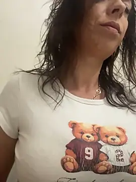 Snapshot of Almmaxxxx chatting on October 19, 2025, 3:31 am Almmaxxxx online show from October 19, 2025, 3:31 am