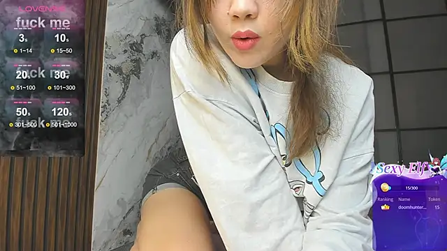 Snapshot of azure_moon2 chatting on December 4, 2024, 5:21 am azure moon2 online show from December 4, 2024, 5:21 am