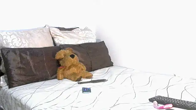 Snapshot of LadyLillyX chatting on October 16, 2025, 6:05 pm LadyLillyX online show from October 16, 2025, 6:05 pm