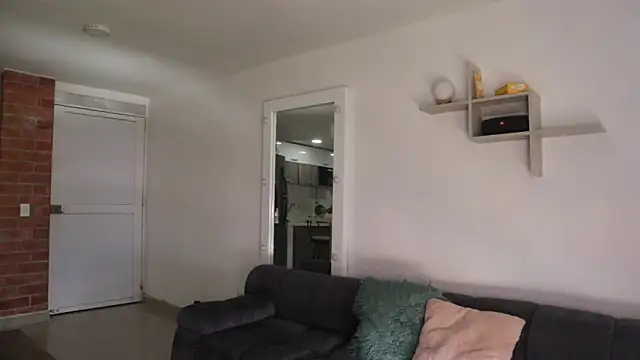 Snapshot of _Vahos_ chatting on October 15, 2025, 5:21 pm  Vahos  online show from October 15, 2025, 5:21 pm