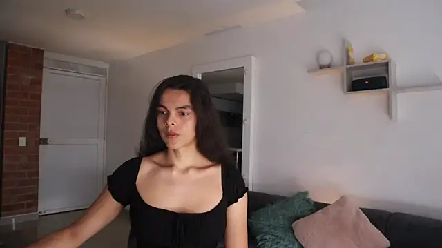 Snapshot of _Vahos_ chatting on October 1, 2025, 5:17 pm  Vahos  online show from October 1, 2025, 5:17 pm