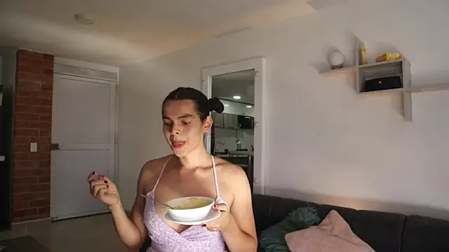 Snapshot of _Vahos_ chatting on October 2, 2025, 5:27 pm  Vahos  online show from October 2, 2025, 5:27 pm