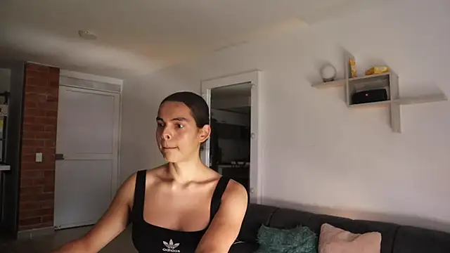 Snapshot of _Vahos_ chatting on October 23, 2025, 5:33 pm  Vahos  online show from October 23, 2025, 5:33 pm