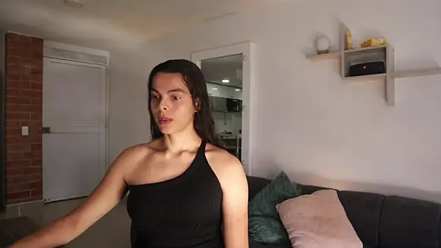 Snapshot of _Vahos_ chatting on October 6, 2025, 5:13 pm  Vahos  online show from October 6, 2025, 5:13 pm