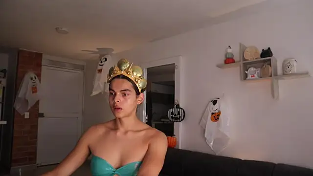 Snapshot of _Vahos_ chatting on October 30, 2025, 5:10 pm  Vahos  online show from October 30, 2025, 5:10 pm