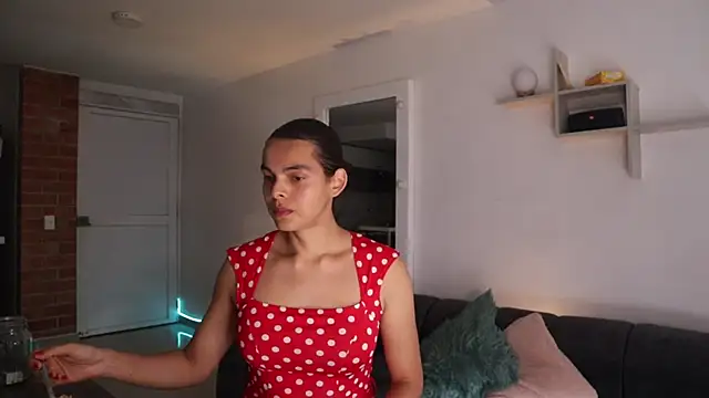 Snapshot of _Vahos_ chatting on September 22, 2025, 6:14 pm  Vahos  online show from September 22, 2025, 6:14 pm