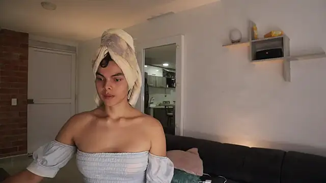 Snapshot of _Vahos_ chatting on September 29, 2025, 5:07 pm  Vahos  online show from September 29, 2025, 5:07 pm