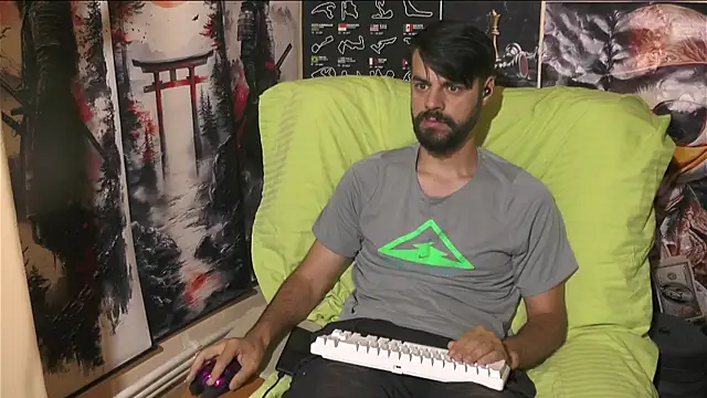 Snapshot of 00george chatting on June 23, 2026, 12:58 pm 00george online show from June 23, 2026, 12:58 pm