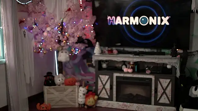 Nikki Torres online show from September 25, 2025, 4:35 pm