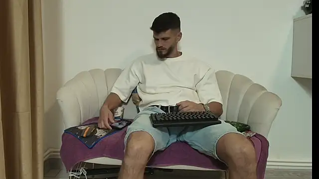 MauroTwin online show from July 28, 2026, 3:03 am