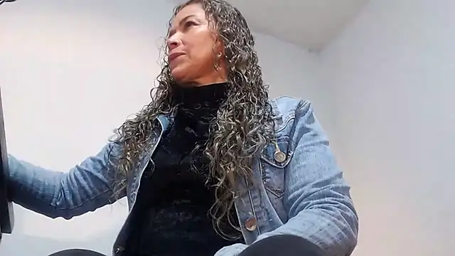 dalilasquirt1 online show from February 10, 2026, 5:34 pm