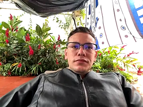 Snapshot of simon_and_david chatting on October 11, 2025, 8:21 pm simon and david online show from October 11, 2025, 8:21 pm