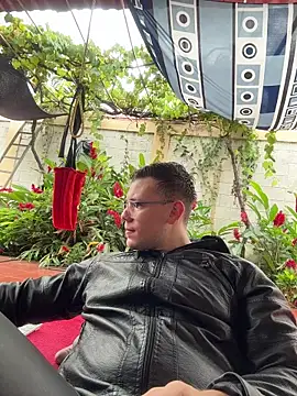 Snapshot of simon_and_david chatting on October 30, 2025, 6:05 pm simon and david online show from October 30, 2025, 6:05 pm