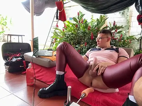 Snapshot of simon_and_david chatting on September 18, 2025, 4:32 pm simon and david online show from September 18, 2025, 4:32 pm