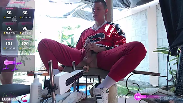 Snapshot of simon_and_david chatting on March 12, 2025, 5:28 pm simon and david online show from March 12, 2025, 5:28 pm