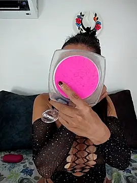 YOURSDEBORA online show from September 19, 2025, 7:29 pm