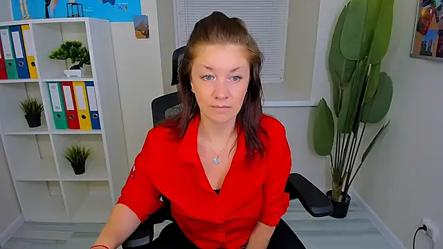 Snapshot of AnaMills chatting on October 10, 2025, 10:05 am AnaMills online show from October 10, 2025, 10:05 am