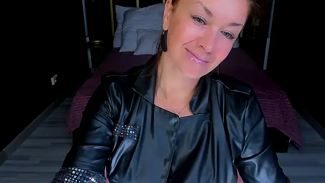 Snapshot of AnaMills chatting on October 2, 2025, 10:40 am AnaMills online show from October 2, 2025, 10:40 am