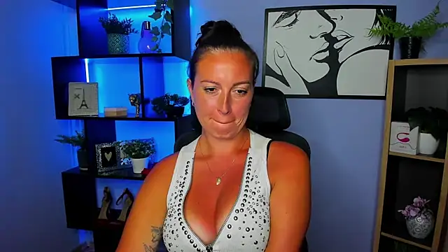 Snapshot of FUN_AMI chatting on July 28, 2026, 2:13 pm FUN AMI online show from July 28, 2026, 2:13 pm