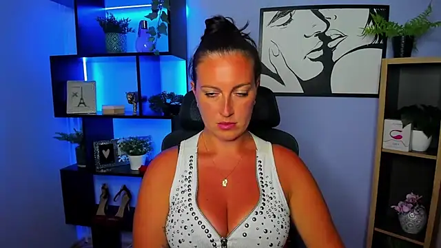 Snapshot of FUN_AMI chatting on July 28, 2026, 6:20 pm FUN AMI online show from July 28, 2026, 6:20 pm