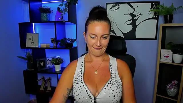 Snapshot of FUN_AMI chatting on July 13, 2026, 1:21 pm FUN AMI online show from July 13, 2026, 1:21 pm