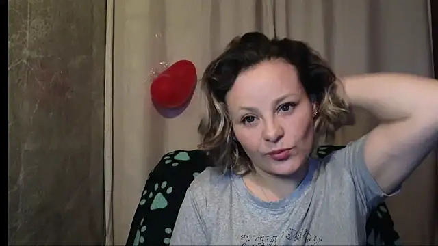 dagny-jo online show from February 25, 2025, 4:03 am