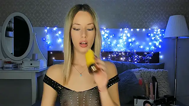 MiaBeeXX online show from October 30, 2025, 3:09 pm