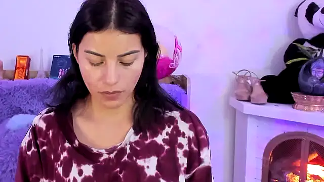 Snapshot of Arenne_rouse chatting on February 4, 2025, 11:06 pm Arenne rouse online show from February 4, 2025, 11:06 pm