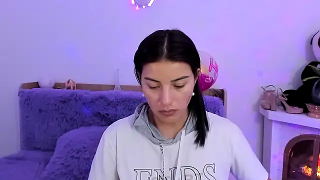 Snapshot of Arenne_rouse chatting on February 28, 2025, 8:39 pm Arenne rouse online show from February 28, 2025, 8:39 pm