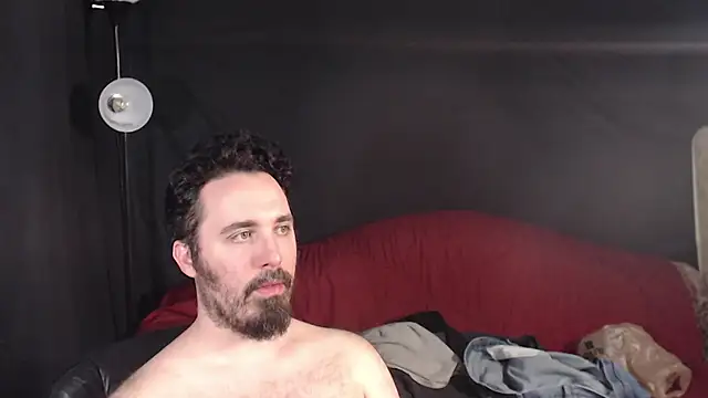 Snapshot of Metalstud chatting on March 11, 2025, 7:35 am Metalstud online show from March 11, 2025, 7:35 am