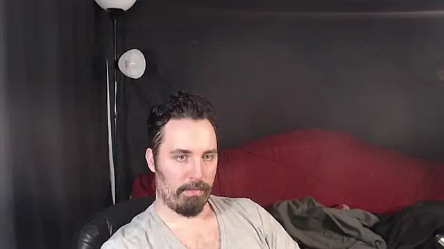 Snapshot of Metalstud chatting on February 18, 2025, 11:41 pm Metalstud online show from February 18, 2025, 11:41 pm