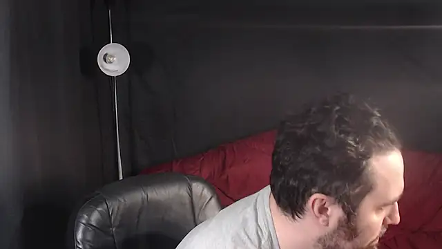 Snapshot of Metalstud chatting on February 28, 2025, 1:14 pm Metalstud online show from February 28, 2025, 1:14 pm