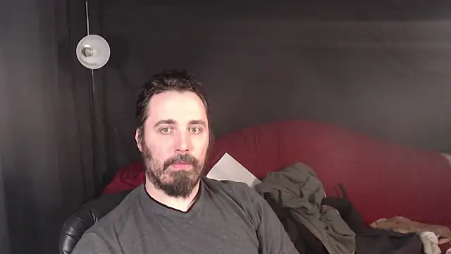 Snapshot of Metalstud chatting on March 22, 2025, 1:32 am Metalstud online show from March 22, 2025, 1:32 am