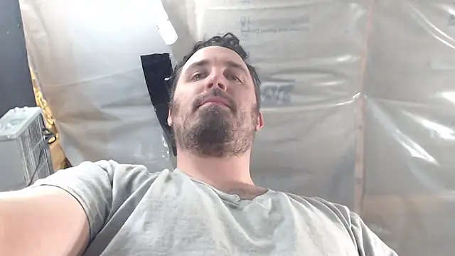 Snapshot of Metalstud chatting on February 26, 2025, 1:46 am Metalstud online show from February 26, 2025, 1:46 am