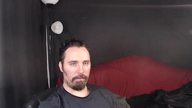 Snapshot of Metalstud chatting on February 18, 2025, 4:36 pm Metalstud online show from February 18, 2025, 4:36 pm