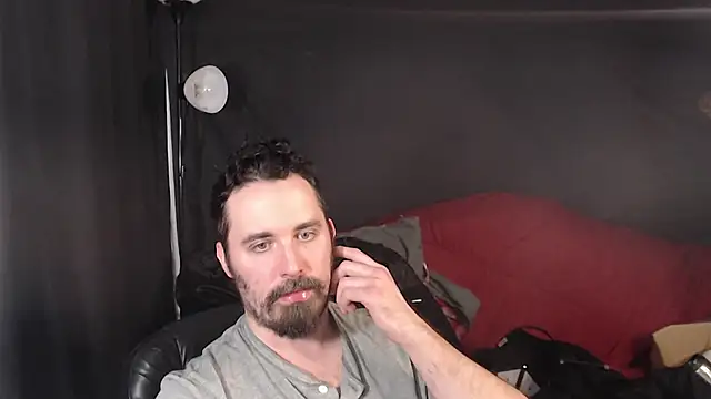 Snapshot of Metalstud chatting on February 20, 2025, 2:18 am Metalstud online show from February 20, 2025, 2:18 am