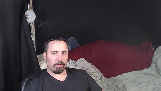 Snapshot of Metalstud chatting on October 9, 2025, 10:21 pm Metalstud online show from October 9, 2025, 10:21 pm