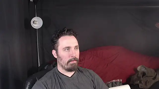 Snapshot of Metalstud chatting on February 21, 2025, 11:32 pm Metalstud online show from February 21, 2025, 11:32 pm