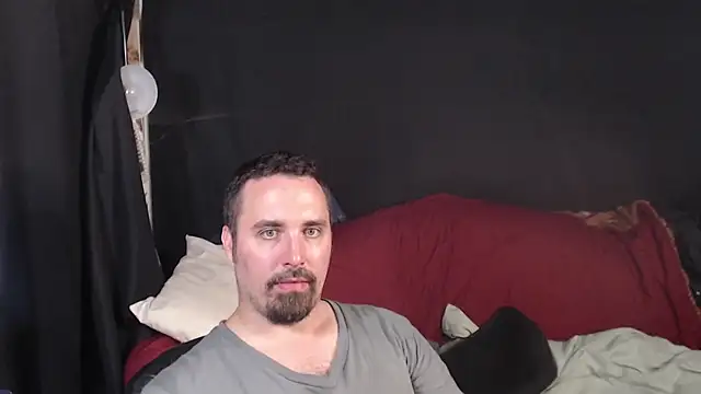 Snapshot of Metalstud chatting on October 1, 2025, 12:16 am Metalstud online show from October 1, 2025, 12:16 am