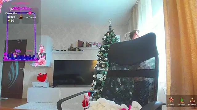 hot evil queen online show from December 9, 2024, 9:28 am